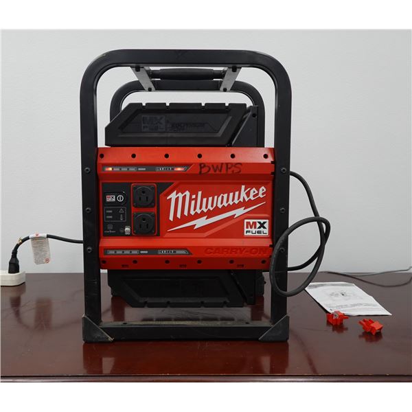 Milwaukee MXF002 MX Fuel 3600W/1800W Carry-On Power Supply