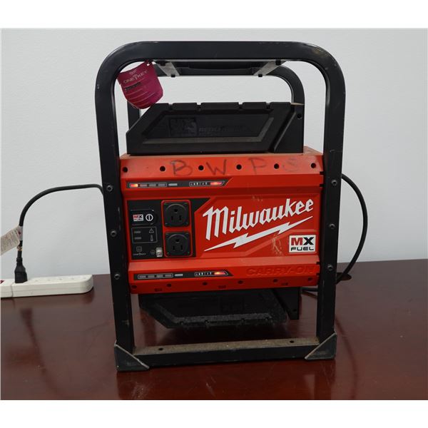 Milwaukee MXF002 MX Fuel 3600W/1800W Carry-On Power Supply