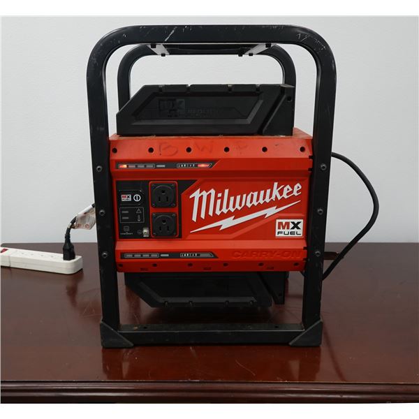 Milwaukee MXF002 MX Fuel 3600W/1800W Carry-On Power Supply