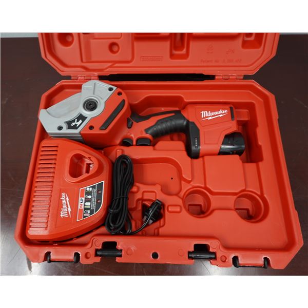 Milwaukee 2470-21 M12 Cordless PVC Plastic Pipe Shear Kit w/ Charger in Hard Case