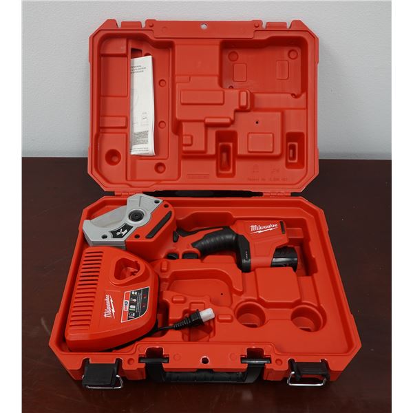 Milwaukee 2470-21 M12 Cordless PVC Plastic Pipe Shear Kit w/ Charger in Hard Case