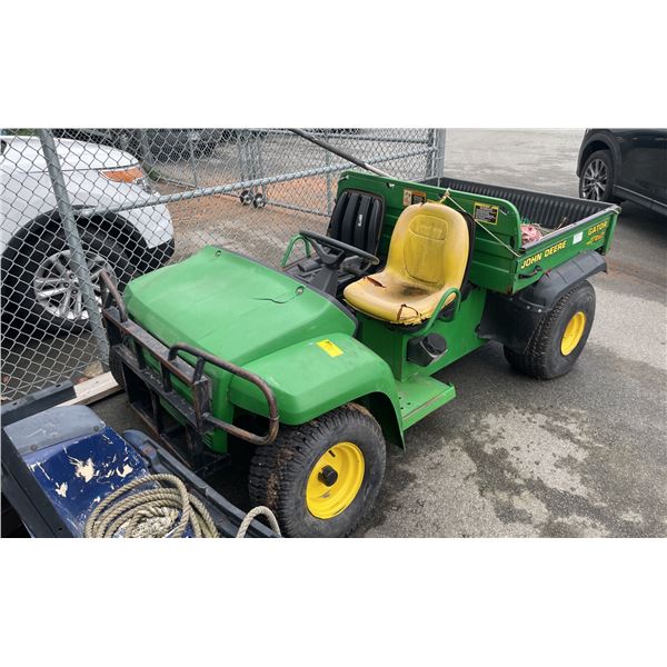JOHN DEERE GATOR 4X2 GAS SIDE BY SIDE, NO KEY, NO PASSENGER SEAT, HAND DUMP BOX, HOURS UNKNOWN, NO