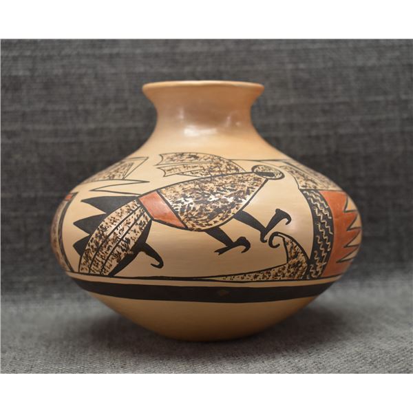 HOPI POTTERY VASE (NYLA SAHMIE NAMPEYO)
