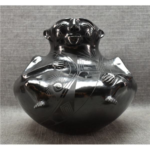 MATA ORTIZ POTTEY EFFIGY JAR ( LYDIA QUEZADA)