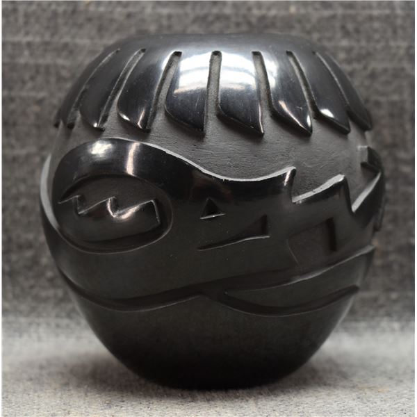 SANTA CLARA POTTERY VASE (ETHEL VIGIL)