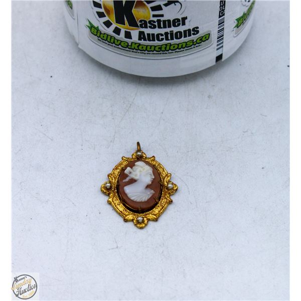 ANTIQUE GOLD TONE CAMEO PENDANT