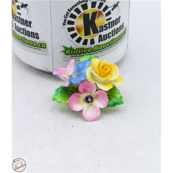 1940S STAFFORDSHIRE FLOWER BROOCH