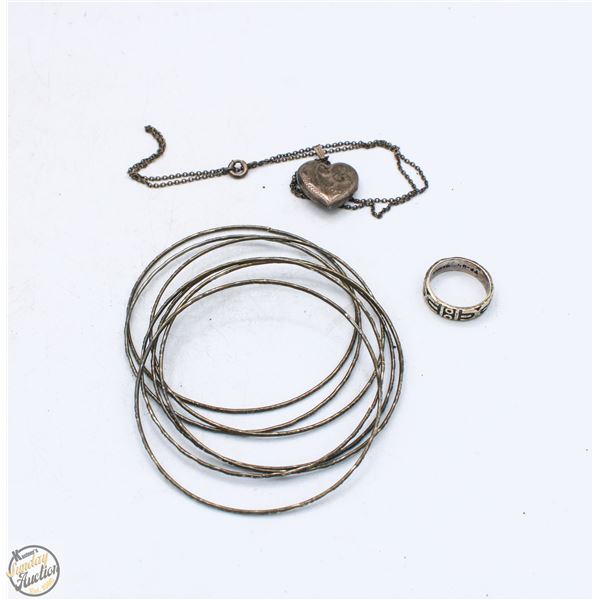 ASSORTED STERLING SILVER JEWELLERY