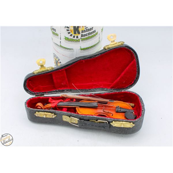 MINIATURE VIOLIN W BOW AND CASE
