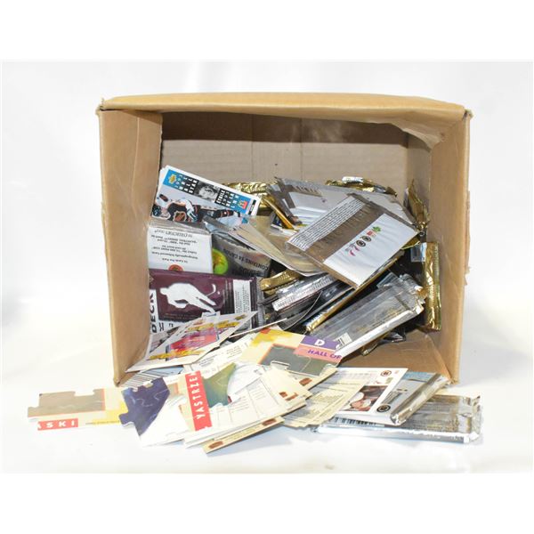 BOX OF VINTAGE BASKETBALL HOCKEY ETC CARDS OPEN