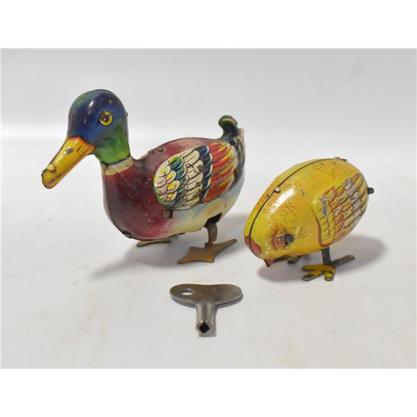 ANTIQUE TIN DUCK & CHICK WIND UP