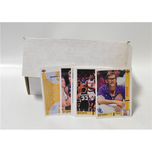 LOT OF 1992 BASKET BALL CARDS