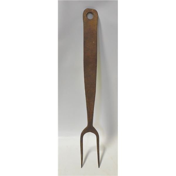 LARGE ANTIQUE HAND CORGED IRON FORK