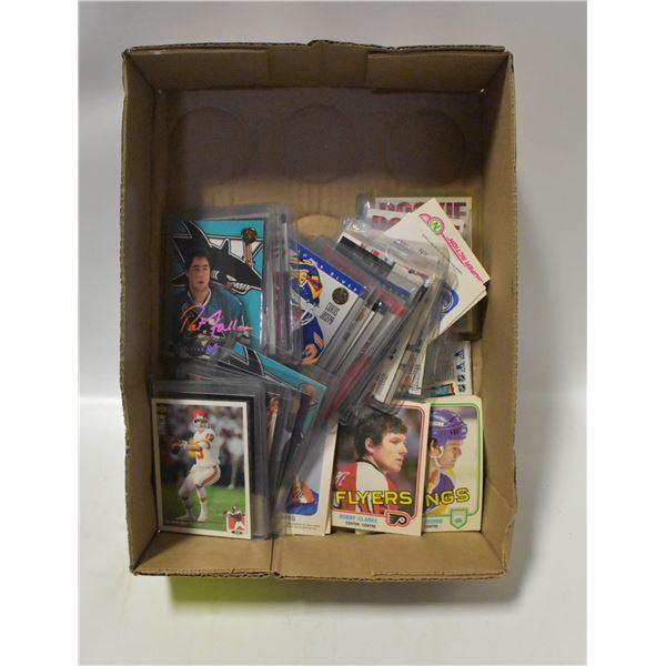 LOT OF ASSORTED VINTAGE SPORTS CARDS