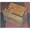 Image 1 : VINTAGE WOODEN CANADA DRY GINGERALE CRATE