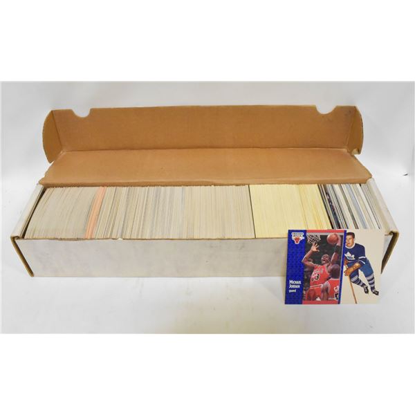 BOX OF VINTAGE SPORTS CARDS