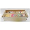 Image 1 : BOX OF VINTAGE SPORTS CARDS HOCKEY ETC