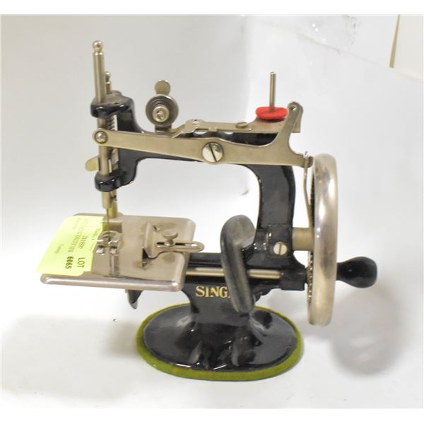 1910 CHILDS SINGER SEWING MACHINE