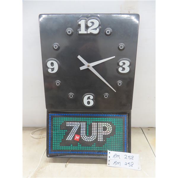 7UP Electric Wall Clock (Plastic, Working)