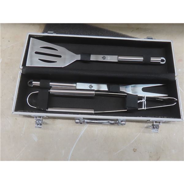 Toronto Maple Leafs New Barbecue Tool Set with Case
