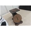 Image 4 : Vintage Floor & Kitchen Scales
