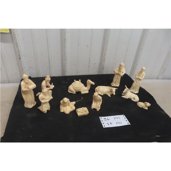Vintage Nativity Figures.