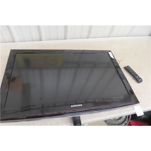 Samsung TV - 31" w/ Remote - Reported as Working