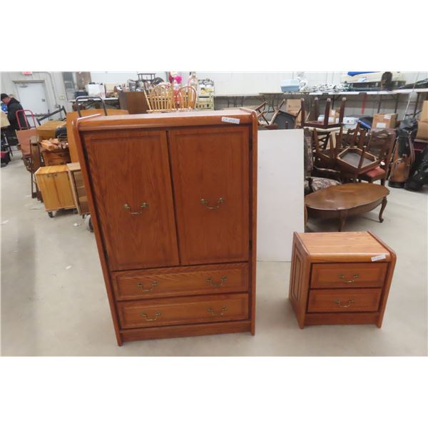 Oak Dresser 56" x 36" x 18" / Night Stand 23" x 22" x 13"