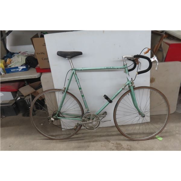 Carlton Variable Speed Pedal Bike 26"