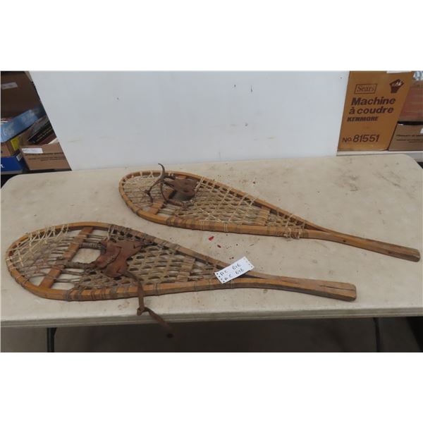 Set of Snowshoes 42'' x 12'' 