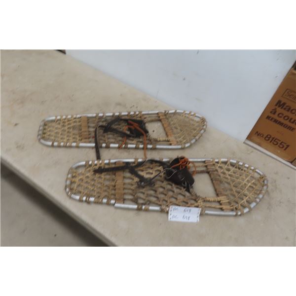 Set of Snowshoes 29 1/2'' x 10''