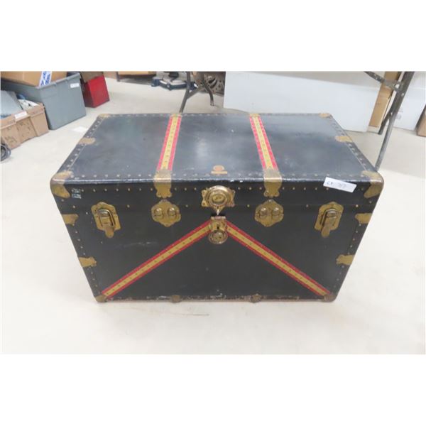 Trunk 21'' x 36'' x 19'' with Insert Tray 