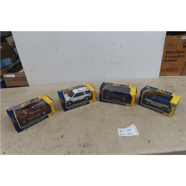 4 Diecast 1/24 Scale in Packages: Lincoln Navigator, Ford Expedition