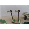 Image 5 : Train Set Accessories: Metal&Plastic, Bridge, Crossing Signals,