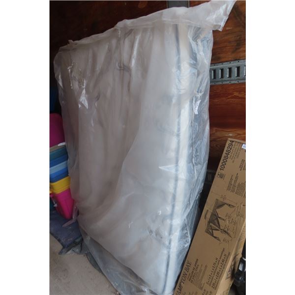Queen Mattress 60'' W