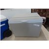 Image 5 : Koolatron Hot/Cold 12 Volt Cooler , Coleman Rolling Cooler 
