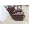 Image 5 : Leather/Leather Style Power Recliner 