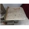 Image 5 : Vintage Weight Scale