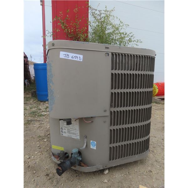 Carrier Central Air-Conditioning Unit, Model CKL 18-1