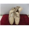 Image 4 : Vintage Snowshoe Moccasins, Sole 11" Across