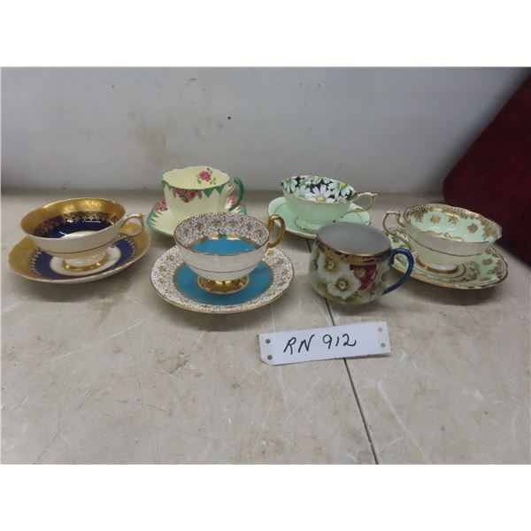 4 Paragon China Teacups & Saucers & 1 Aynsley Set