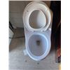 Image 4 : Foremost Toilet