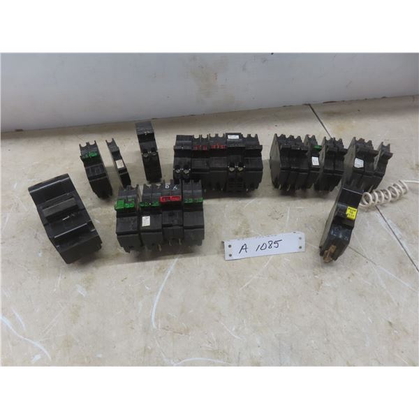 Stab-Lok Breakers: (5) Double 15A; (5) Double 20A; (1) Double 30A; (1) 100A; (1) 15A GFI; (1)