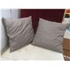 Image 3 : Eight Toss Cushions