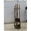 Image 6 : Five-Tool Brass Fireplace Set