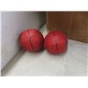 Image 13 : Miniature Basketball Game with Two Nets, Two Balls, Pegs, and More (One Net Broken, Needs to be Glu