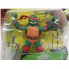 Image 7 : TMNT Pizza Tossin’ Re-Deco Raphael and Michelangelo Figures