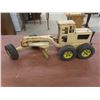 Image 8 : Tonka Fire Truck, Grader, and Wooden Caterpillar