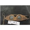 Image 4 : Two Vintage Pairs of Military Aviator Goggles