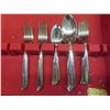 Image 2 : 47 Pieces Silverware with Case